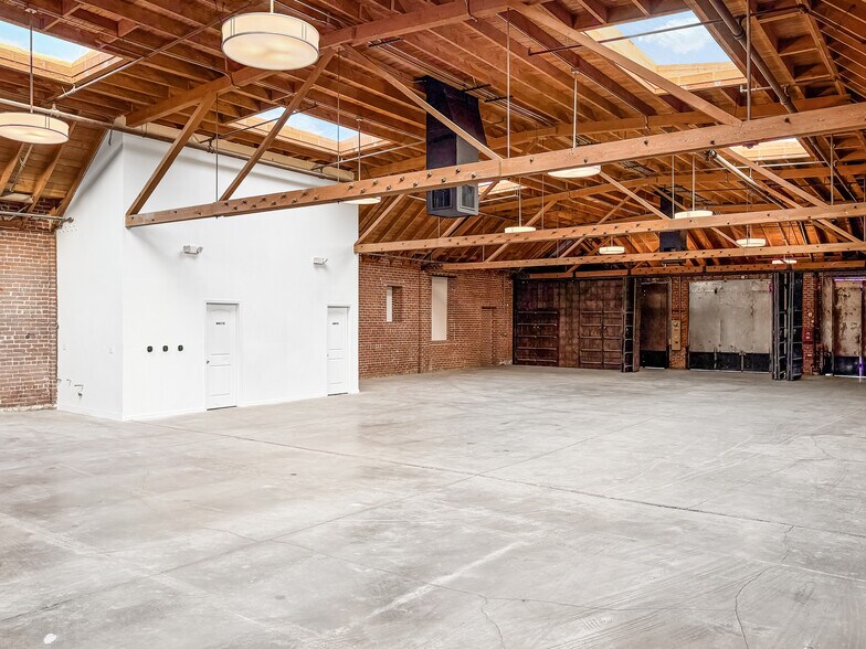 More Photos Of 3841 Broadway Pl, Los Angeles Warehouse For Lease