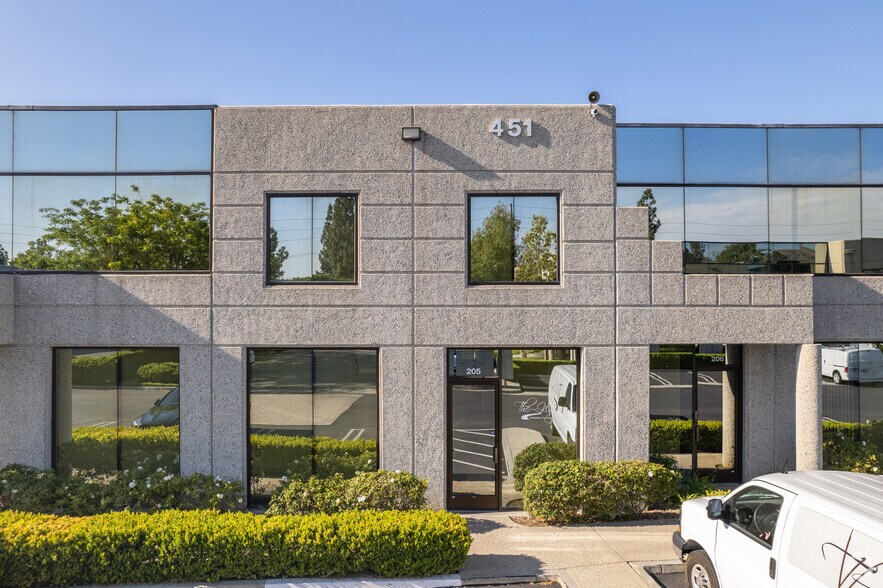 More Photos Of 471 W Lambert Rd, Brea Unknown For Lease