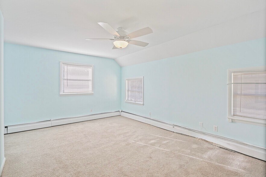 More Photos Of 122 E Main St, Stevensville Office For Sale