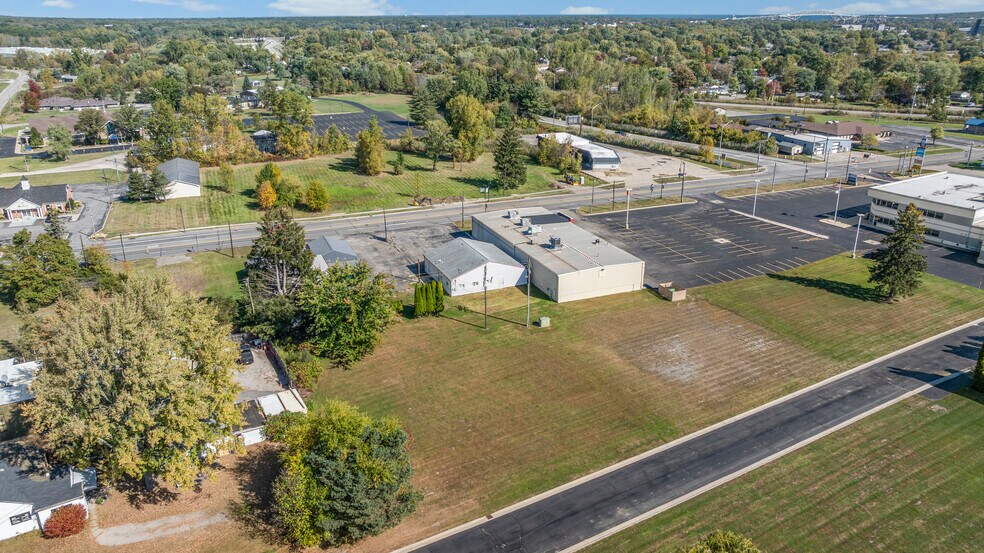 More Photos Of 3103 Lapeer Rd, Port Huron General Retail For Sale