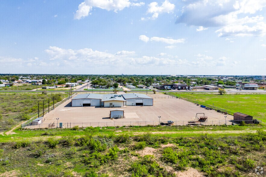 More Photos Of 605 E Yukon Rd, Odessa Warehouse For Lease