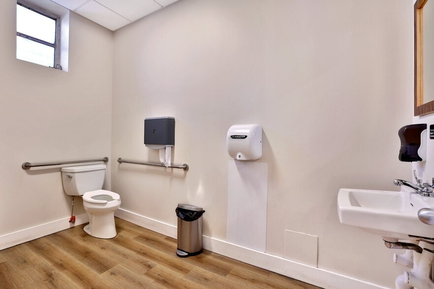 More Photos Of 148-164 E Route 59, Nanuet Freestanding For Sale