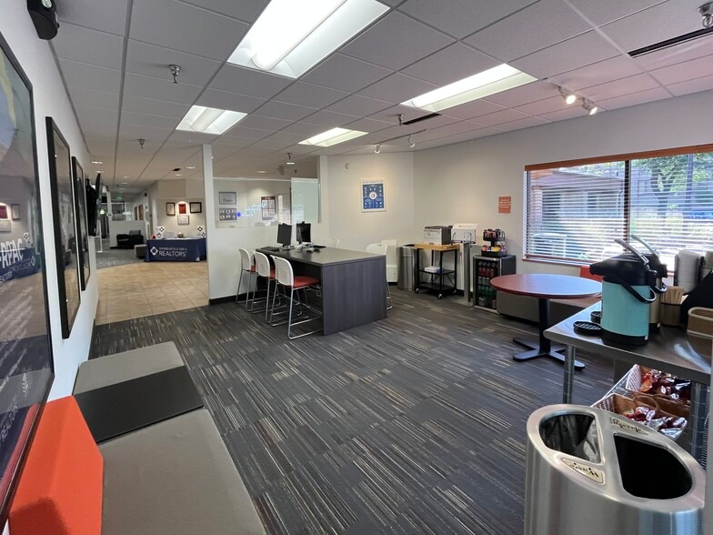 More Photos Of 5750 Lincoln Dr, Edina Office For Sale