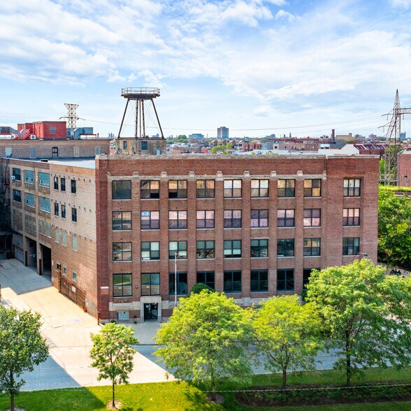 More Photos Of 350 N Ogden Ave, Chicago Loft Creative Space For Lease