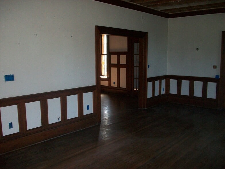 More Photos Of 328 Buckmarsh St, Berryville Flex For Sale