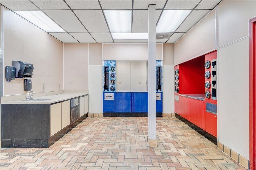 More Photos Of 1000 Electric Rd, Salem Convenience Store For Sale