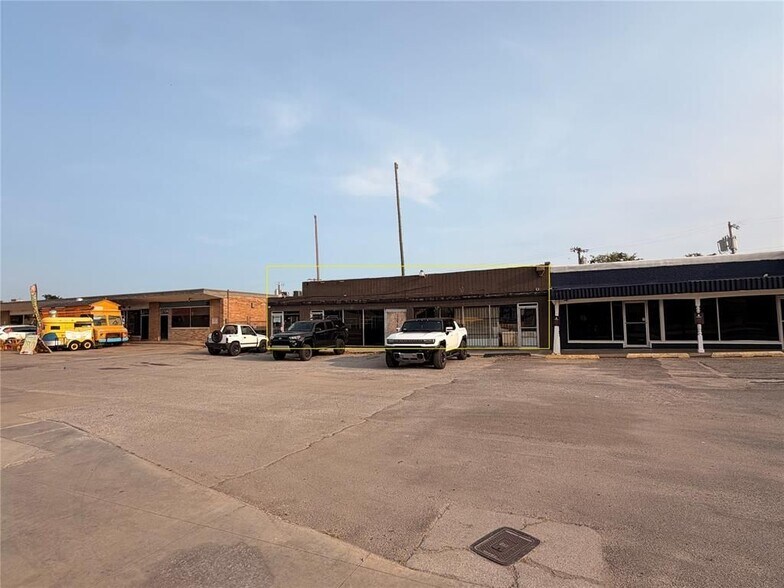 Primary Photo Of 2728 NW 10th St, Oklahoma City Storefront For Sale
