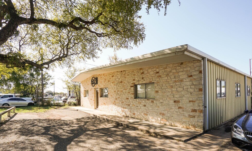 More Photos Of 1413 Sam Bass Rd, Round Rock Warehouse For Lease