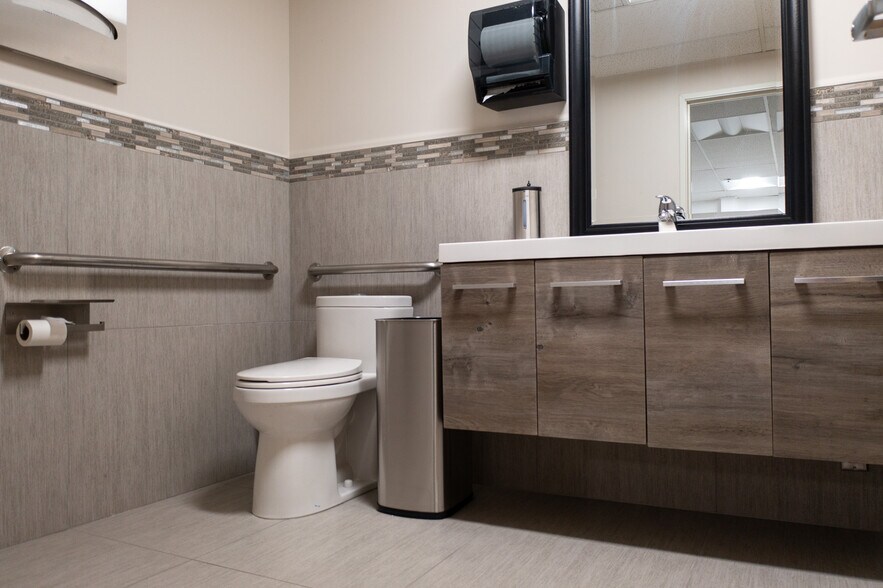 More Photos Of 77530 Enfield Ln, Palm Desert Light Distribution For Lease