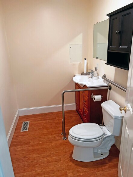 More Photos Of 2 Medical Center Dr, Biddeford Medical For Sale