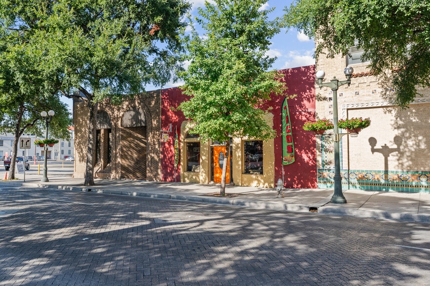 More Photos Of 425-427 S Saint Marys St, San Antonio Storefront Retail Office For Sale
