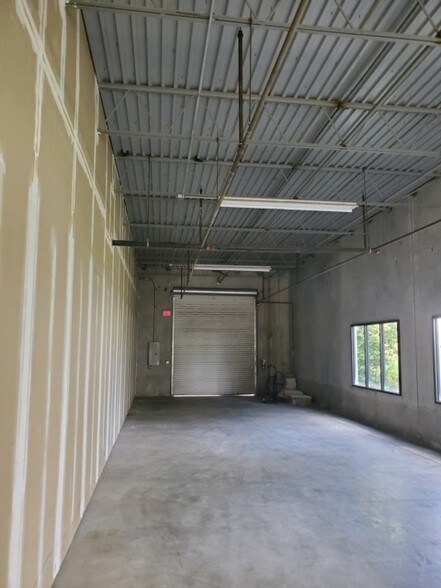 More Photos Of 1005 Orienta Ave, Altamonte Springs Flex For Lease