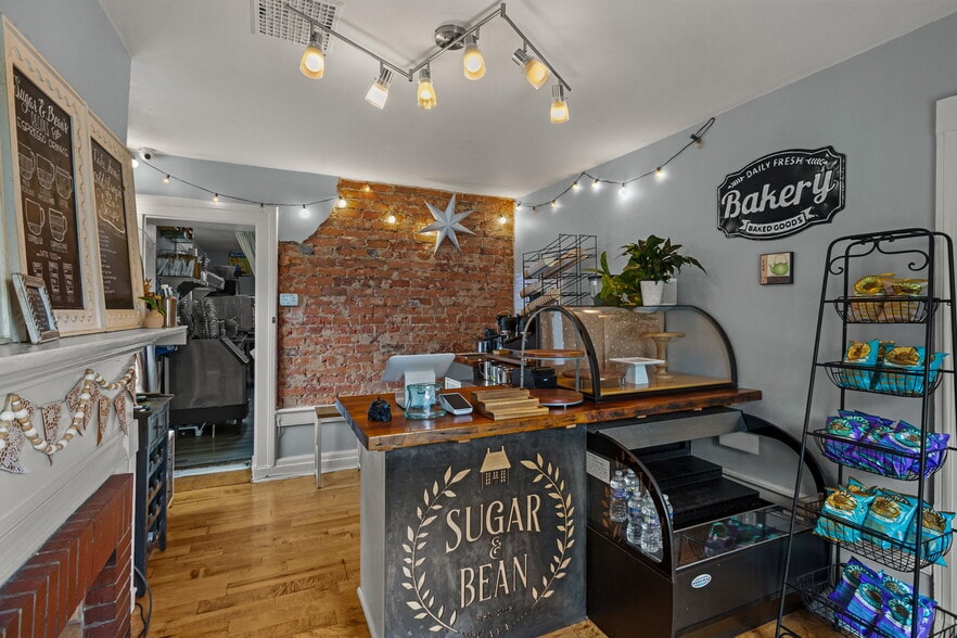 More Photos Of 318 N Main St, Bridgewater Freestanding For Sale