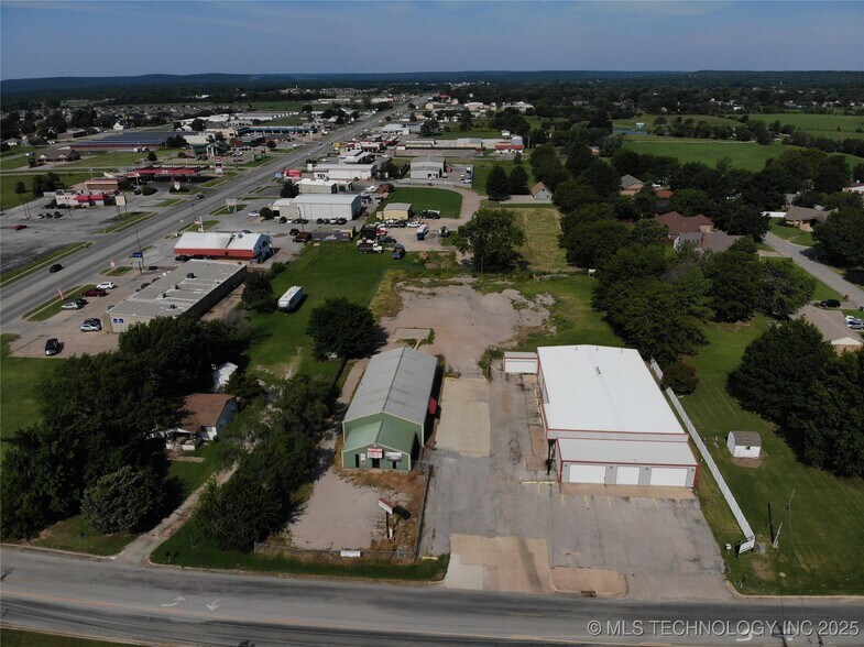 More Photos Of 106 N Lombard Ln, Skiatook Freestanding For Sale