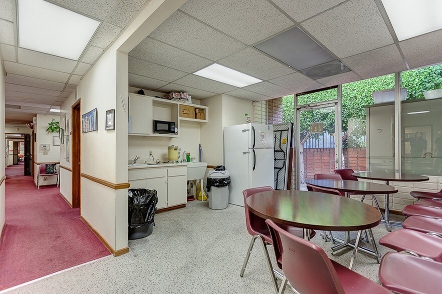 More Photos Of 8512 Whitworth Dr, Los Angeles Loft Creative Space For Lease