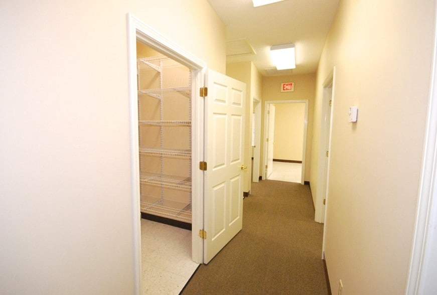 More Photos Of 2021-2027 Greystone Sq, Jackson Office For Lease