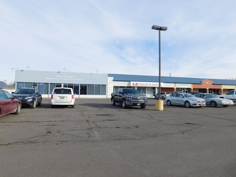 More Photos Of 2203-2219 S Overland Ave, Burley Freestanding For Lease