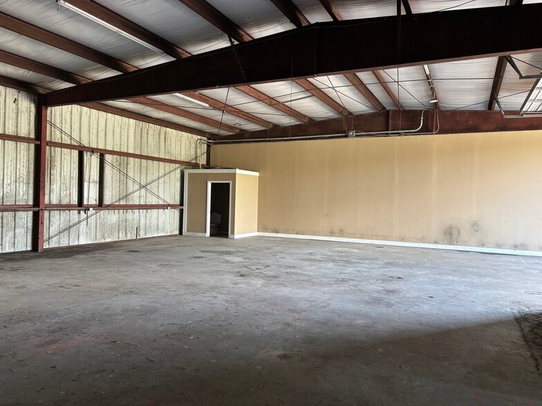 More Photos Of 1120 County Road 129, Alvin Warehouse For Sale