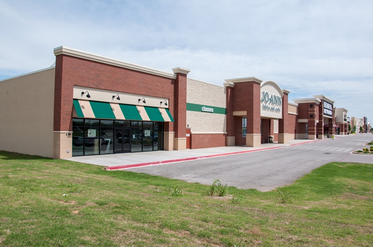 Primary Photo Of 409-467 NW 2nd St, Lawton Storefront For Lease