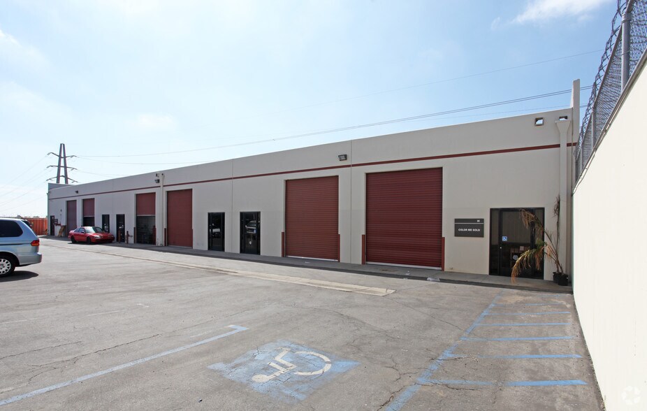 More Photos Of 12473 Gladstone Ave, Sylmar Warehouse For Lease