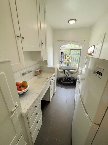 More Photos Of 637 N Spaulding Ave, Los Angeles Apartments For Sale