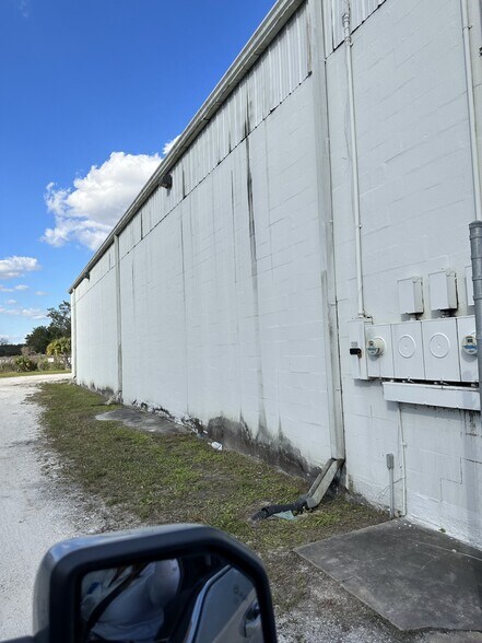 More Photos Of 229 NW 34th St, Okeechobee Warehouse For Sale