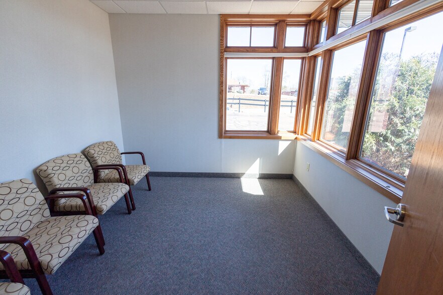 More Photos Of 1110 Oak Ridge Dr, Eau Claire Medical For Lease