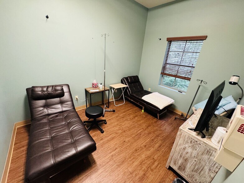 More Photos Of 56 Starbrush Cir, Covington Medical For Sale