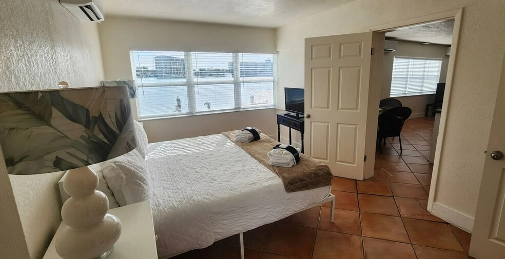 More Photos Of 621 Bay Esplanade, Clearwater Hotel For Sale
