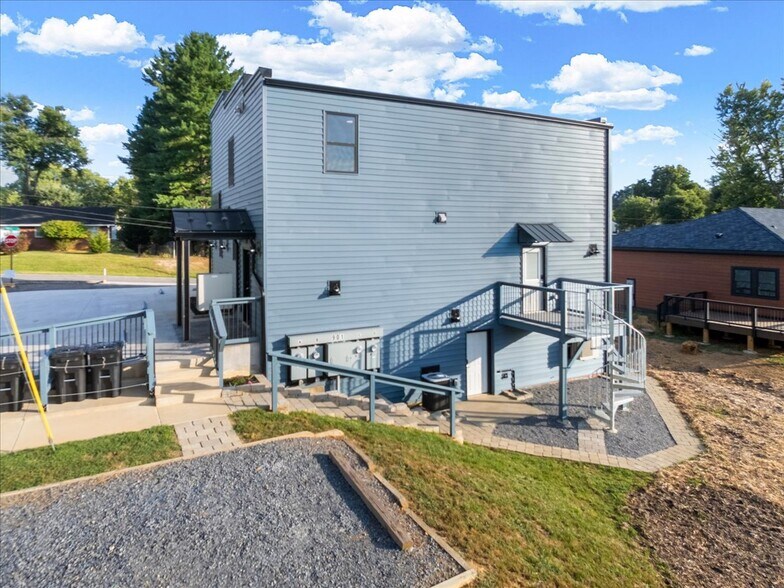 More Photos Of 901 8th St, Radford Apartments For Sale