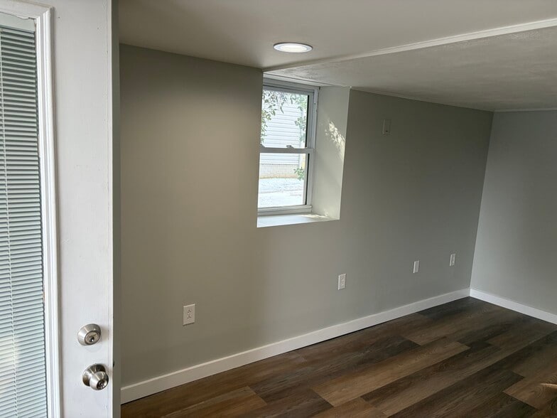 More Photos Of 122 Memorial Dr, Greer Loft Creative Space For Lease