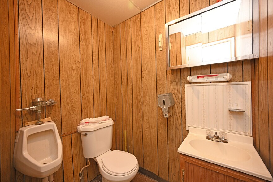 More Photos Of 1810 North Blvd, Fairborn Lodge Meeting Hall For Sale