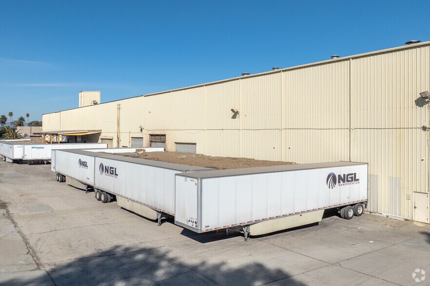 More Photos Of 3100 Jefferson St, Riverside Manufacturing For Lease