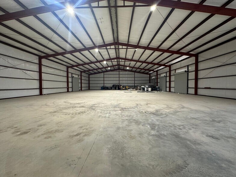 More Photos Of 6301 Us Highway 281 N, Spring Branch Light Distribution For Lease