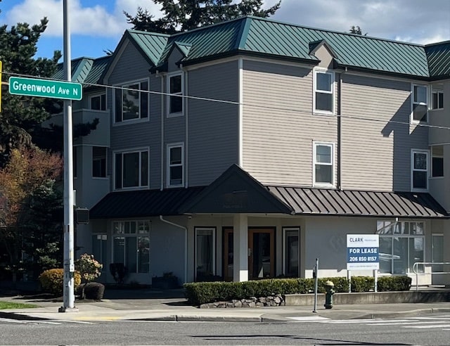More Photos Of 12250 Greenwood Ave N, Seattle Apartments For Lease