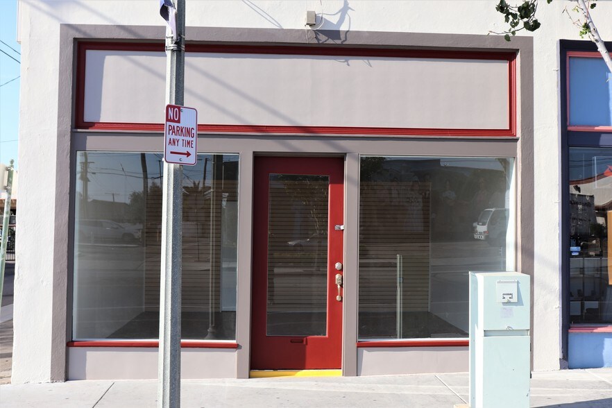 Primary Photo Of 108 S 10th St, Santa Paula Storefront Retail Residential For Lease