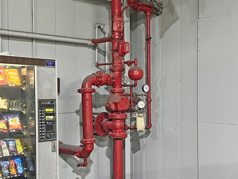 More Photos Of 711 Beaver Rd, Girard Warehouse For Sale