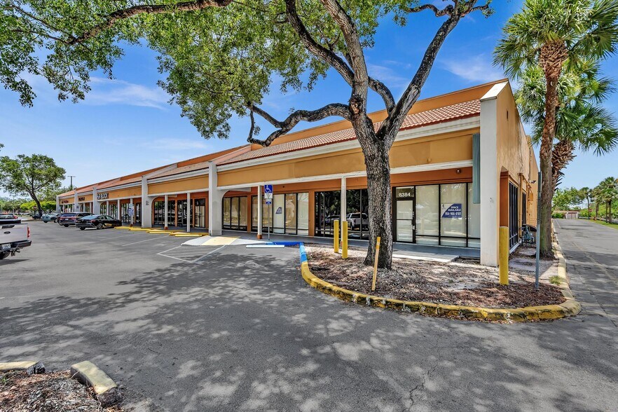 More Photos Of 8030-8384 N Pines Blvd, Pembroke Pines General Retail For Lease