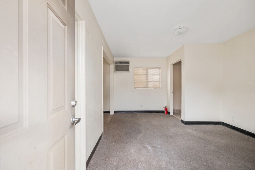 More Photos Of 1059-1063 N Palm Canyon Dr, Palm Springs Storefront For Sale