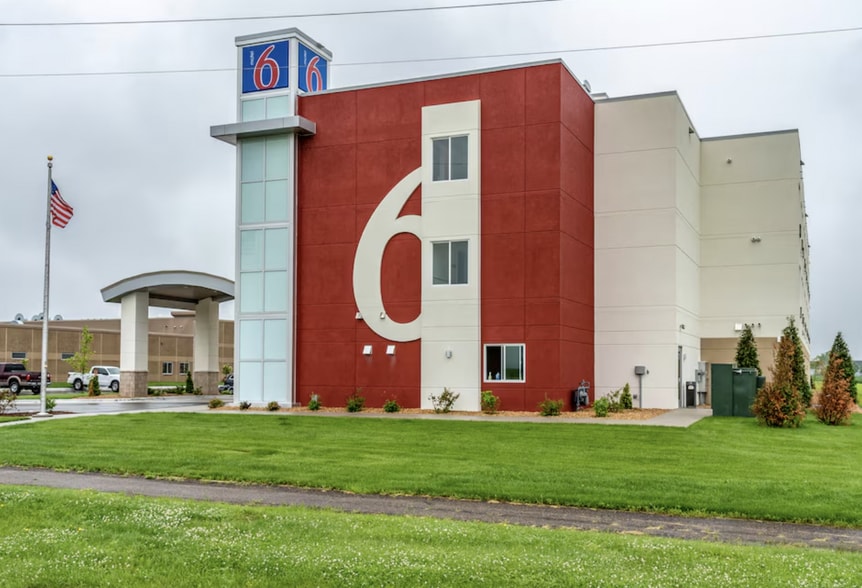 More Photos Of 1731 Premier Dr, Mankato Hotel For Sale