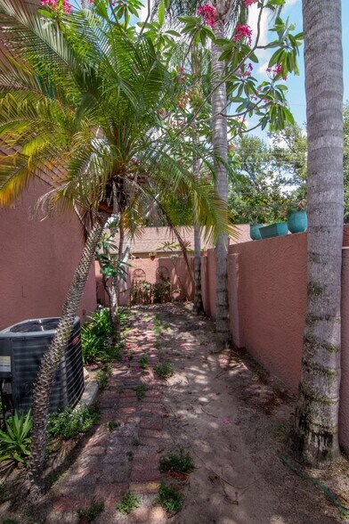 More Photos Of 10532 67th Ave, Seminole Specialty For Sale