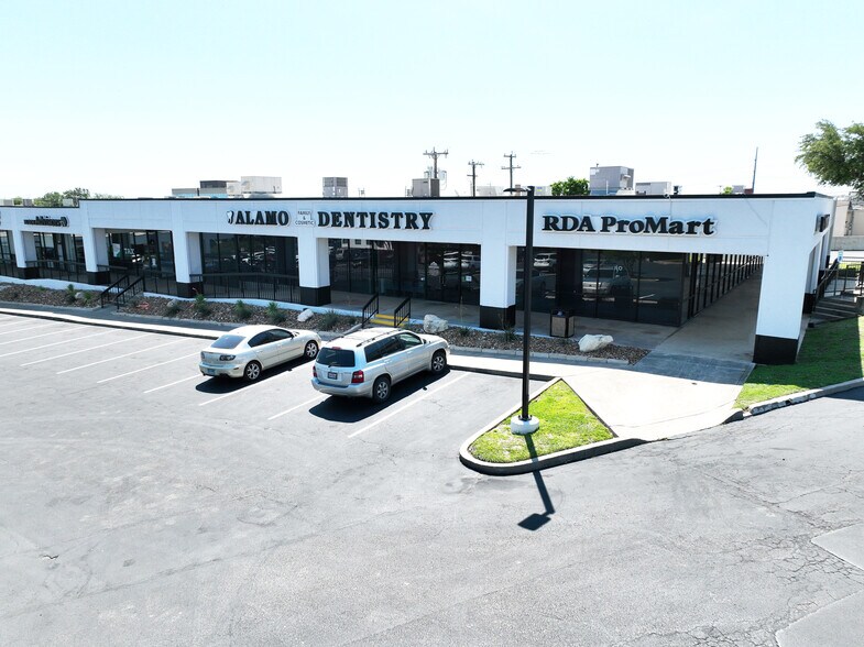 More Photos Of 8131 IH-10 W, San Antonio Unknown For Lease