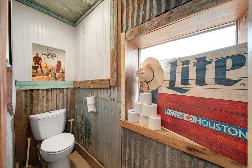 More Photos Of 12390 Farm to Market 390 W Rd, Burton Freestanding For Sale