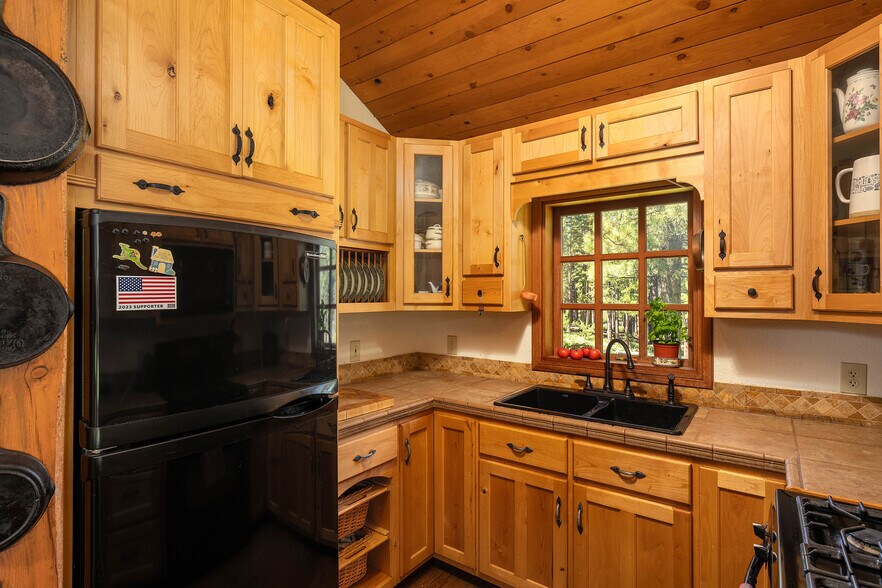 More Photos Of 320 Independence Lake Rd, Sierraville Lodge Meeting Hall For Sale