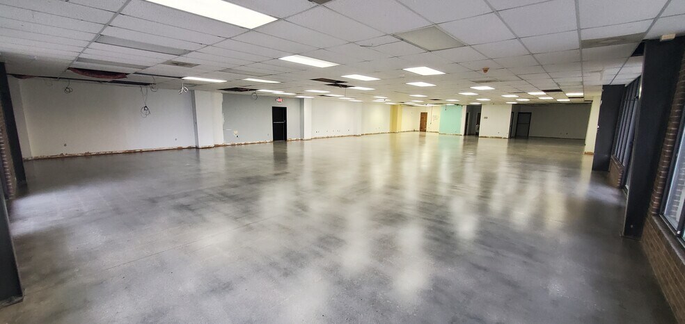 More Photos Of 2854 Wade Hampton Blvd, Taylors Storefront Retail Office For Lease