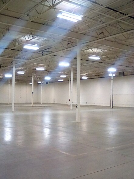 More Photos Of 141-143 N Jonathan Blvd N, Chaska Manufacturing For Lease
