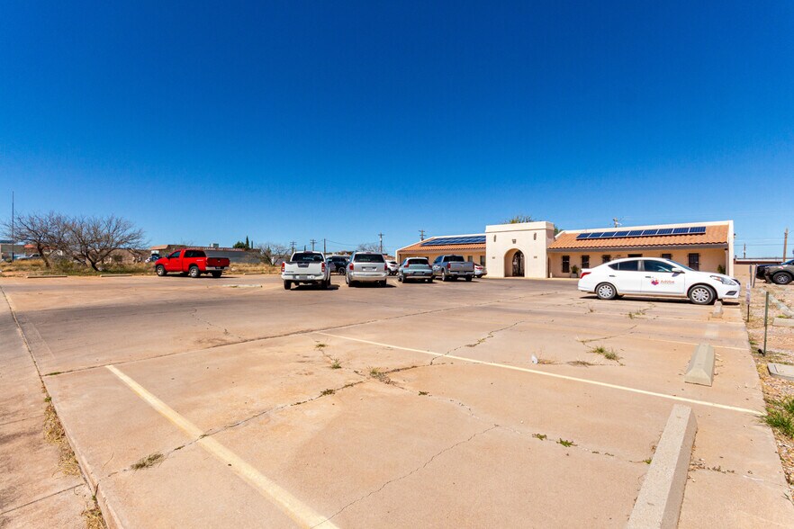 More Photos Of 633-705 E Wilcox Dr, Sierra Vista Medical For Sale
