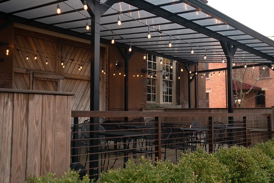 More Photos Of 37 W Waterloo St, Canal Winchester Restaurant For Sale