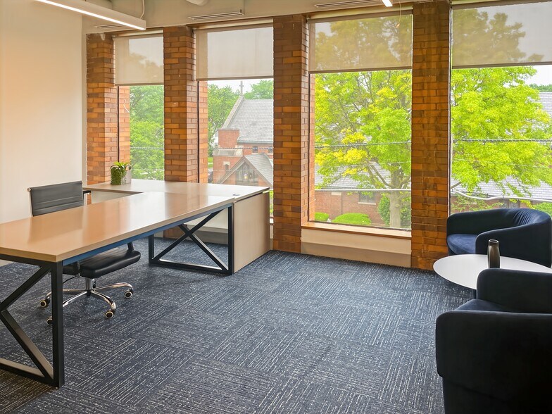 More Photos Of 222 S Prospect Ave, Park Ridge Coworking Space