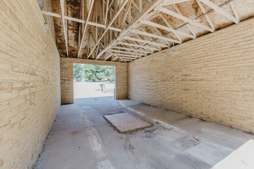 More Photos Of 220 N 2nd Ave, Mulvane Carwash For Sale